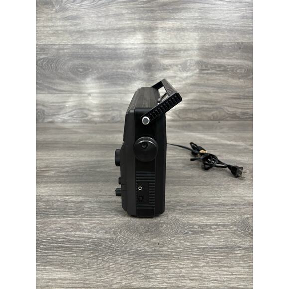 Realistic Radio Shack 12-625A FM AM Portable AC DC Radio TESTED Retro Vintage - Picture 3 of 7